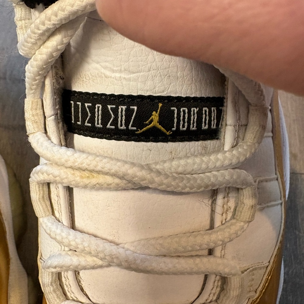Jordan 11’s Retro Men’s Size 8.5 Gold & White - Picture 6 of 10